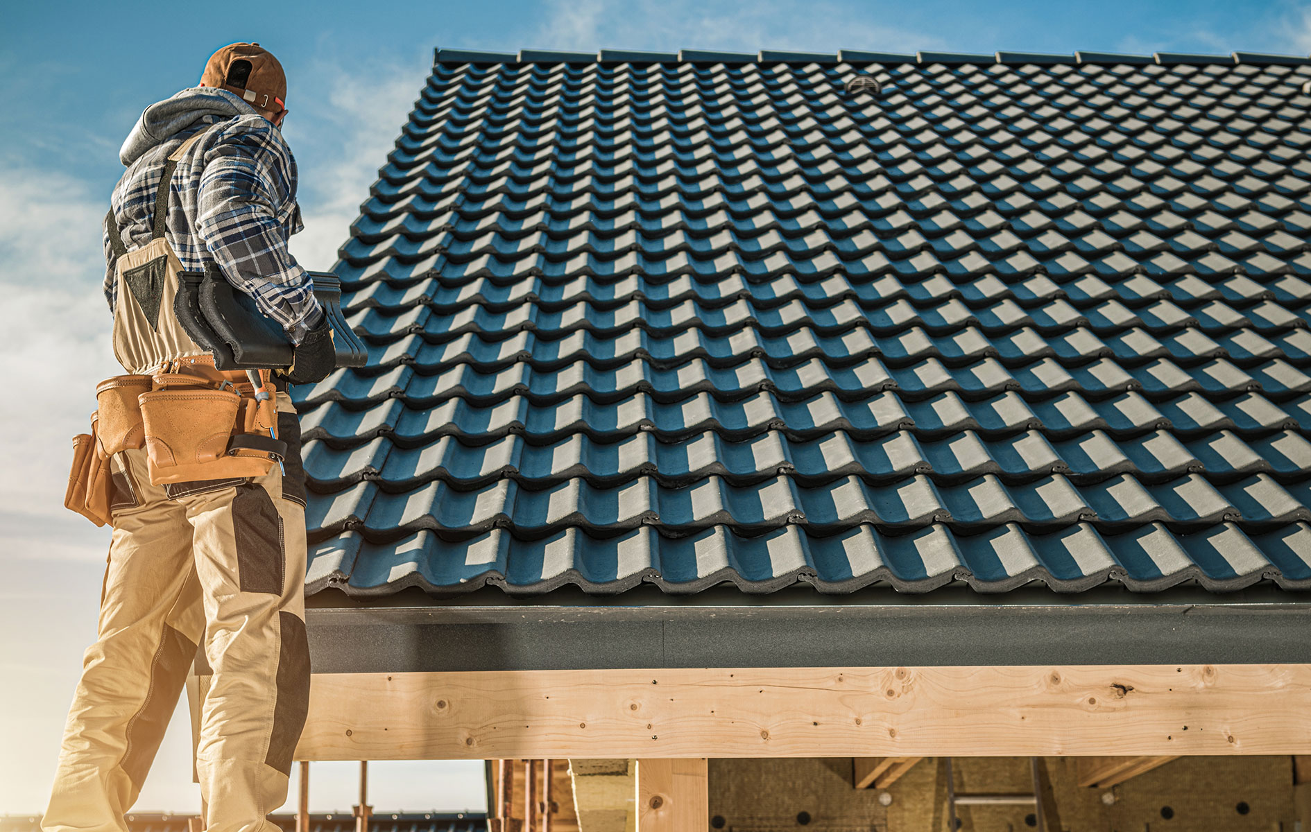 installing roofing panels